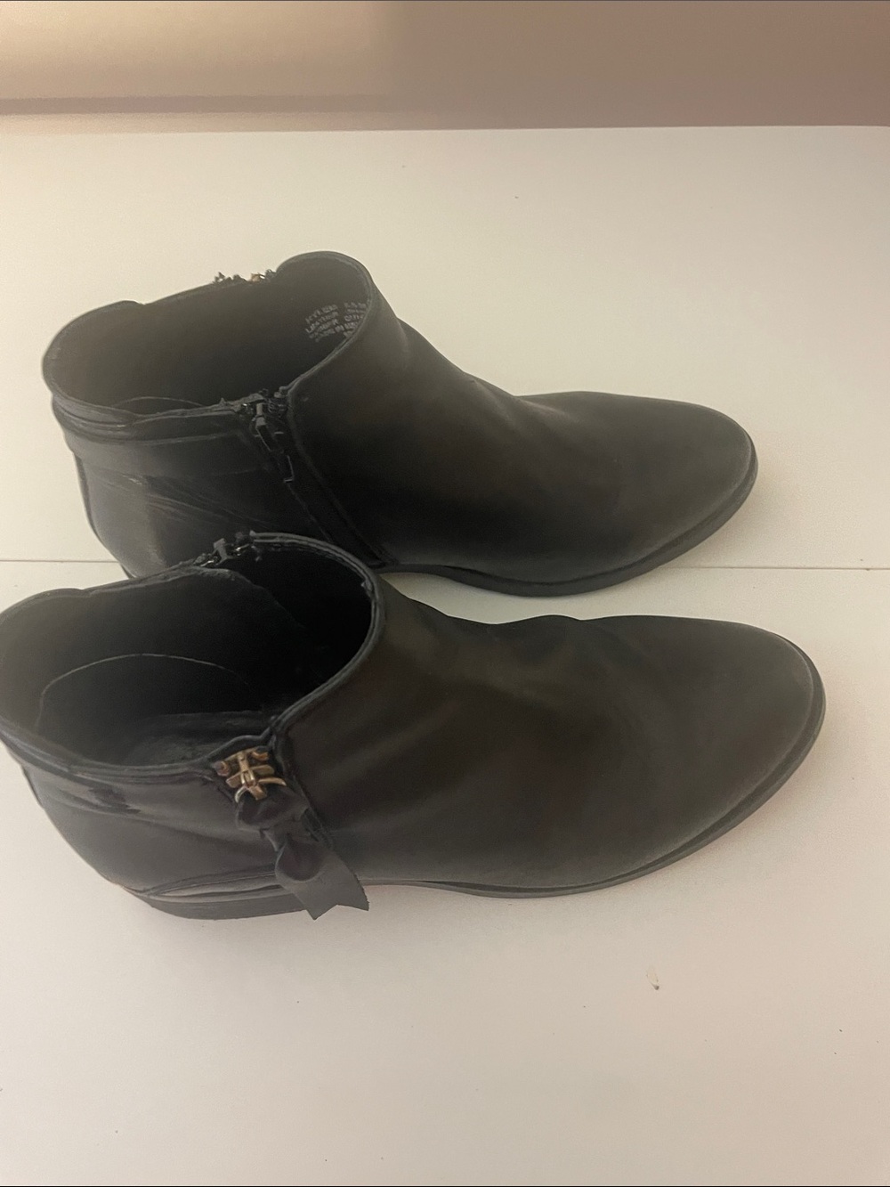 Steve Madden Black Leather Ankle Booties with Side Zipper Size 8W - Picture 6 of 14